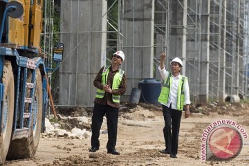 Presiden Jokowi tinjau proyek LRT Jabodebek