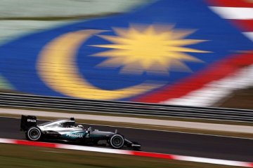 Mesin mobilnya terbakar, Ini komentar Hamilton