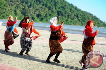 Angin kencang robohkan tenda pameran Sail Karimata 2016