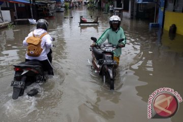 Masyarakat yang tinggal sepanjang DAS Indragiri gelisah diguyur hujan