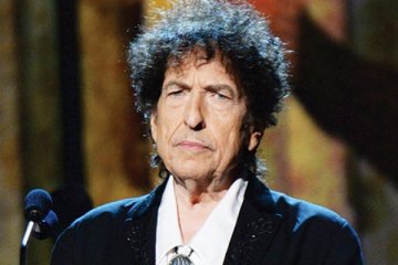 Bob Dylan akhirnya terima Hadiah Nobel 