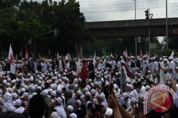 Massa ormas tiba di Bareskrim Gambir