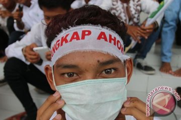 Massa ormas Islam laporkan Ahok ke Polrestabes Medan