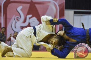 Peparnas - Atlet judo gunakan penutup mata saat bertanding