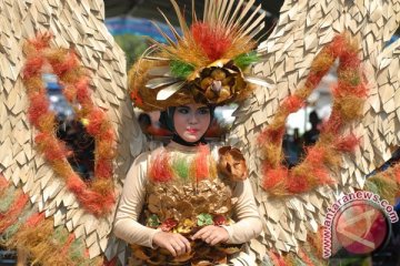 Pelajar Bukittinggi sampaikan pesan lingkungan lewat busana