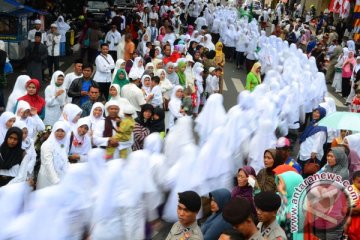 Peserta Hari Santri Nasional dikumpulkan di tiga masjid