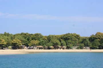 Pantai Sembilan Sumenep mulai menarik wisatawan asing