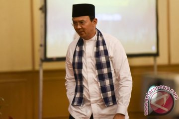 Warga Sumatera ke Balai Kota demi foto dengan Ahok