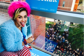 Miley Cyrus dan Katy Perry mulai kampanye untuk Hillary Clinton