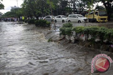Banjir Bandung berimbas ke pintu tol Buahbatu
