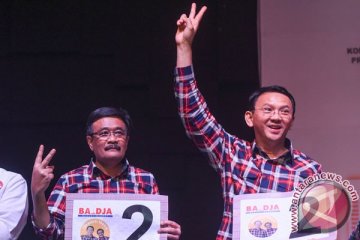 Djarot Hidayat teriakkan salam dua jari