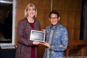 Sandiaga dapat penghargaan dari George washington University