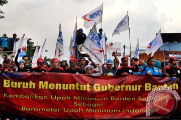 Buruh di Garut gelar jalan santai sambut May Day