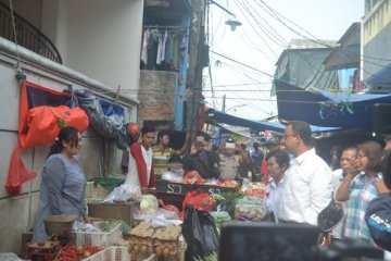Anies serap aspirasi warga di Pasar Bambu Kuning
