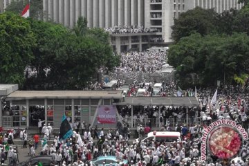 Foto-foto unjuk rasa 4 November (1)