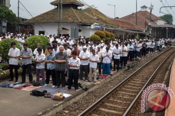 Penumpang kereta bekasi melonjak 30 persen dampak demonstrasi