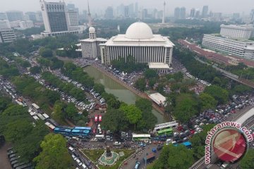 Pengujukrasa bergerak dari Istiqlal ke Balaikota