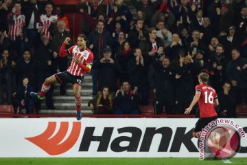 Gol bunuh diri menangkan Southampton 2-1 atas Inter