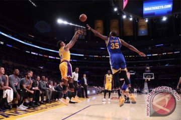 Lakers pecundangi Warriors 117-97