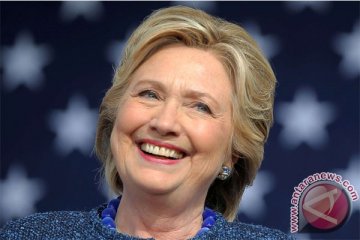 Hillary Clinton tampil dengan gaya rambut baru