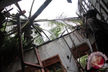 Puluhan rumah Sidoarjo rusak akibat puting beliung