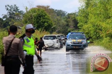 Jalan Trans Kalimantan Putus Karena Banjir