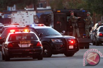 12 orang, termasuk polisi, tewas dalam penembakan bar di California