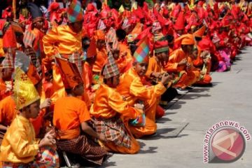 ATRAKSI TARI GANDRANG BULO