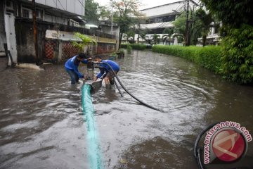 Ribuan petugas disiagakan untuk antisipasi bencana di Jakarta