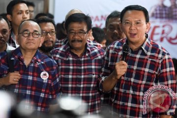 Pengamen nyanyi bersama dukung Ahok-Djarot di Rumah Lembang