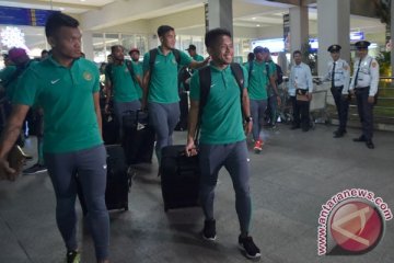 Pesepakbola Pelajar Filipina minta foto bareng Timnas