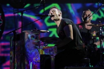 Chris Martin nyanyikan lagu George Michael di penampungan tunawisma