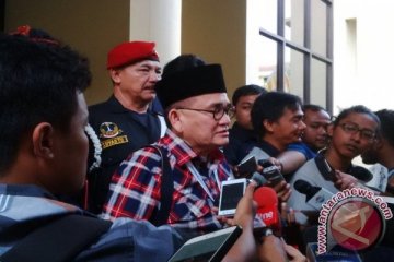 Ruhut katakan ratusan pengacara mau bela Ahok