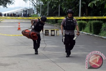 Petugas ledakkan kotak diduga berisi benda berbahaya