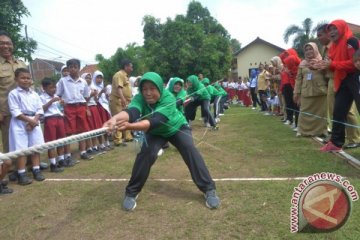 Tarik Tambang Hari Guru