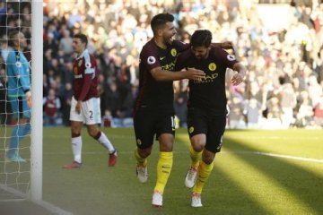 Dwigol Aguero menangkan City atas Burnley 2-1