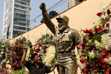 Kelompok pembangkang Kuba batalkan protes setelah kematian Castro