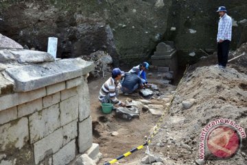 Studi teknis pemugaran Situs Liyangan terkendala batu rusak