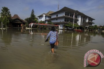 Banjir luapan sungai di Solo mulai surut