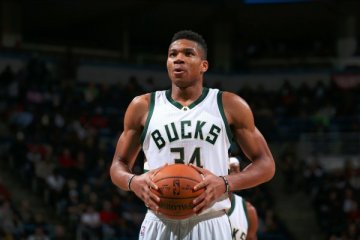 Giannis Antetokounmpo antar Bucks jungkalkan Cavaliers 118-101