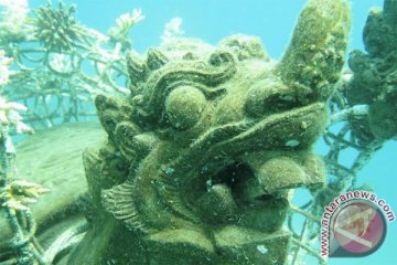 Menikmati patung dewa di laut Pemuteran, Bali