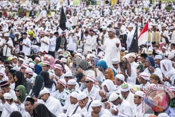 Peserta Doa Bersama berkumpul di Bundaran HI