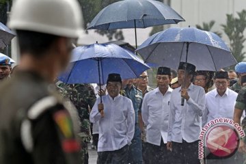 Setelah jaket bomber, giliran payung Jokowi jadi tren? 