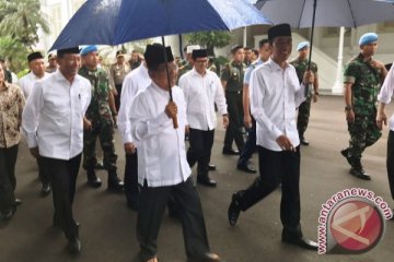 Foto-foto saat shalat Jumat dalam aksi Doa Bersama 212