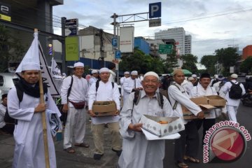 Berbagi sarapan gratis di Doa Bersama 2 Desember