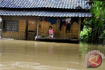 SMPN 1 Leuwidamar libur tergenang banjir