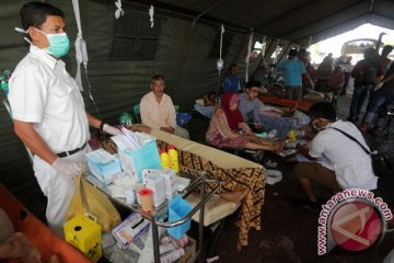 Relawan Aceh Barat berkeliling bagi bantuan Gempa