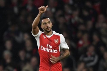 Kalah 0-3. Theo Walcott minta maaf kepada pendukung Arsenal