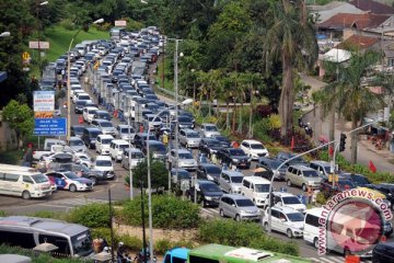 Jalan Raya Tajur macet hingga Ciawi