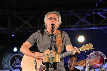 Iwan Fals bawakan lagu lama di konser "Nyanyian yang Tersimpan"